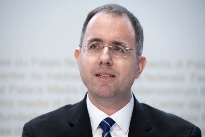 Martin Steiger erklärt die rechtliche Grundlage der Sticker von Swissmeme. Martin Steiger Swissmeme