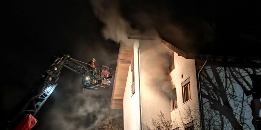 Eine Chamer Wohnung in Vollbrand