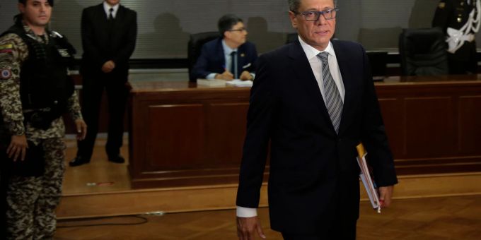 Jorge Glas (r), Ex-Vizepräsident von Ecuador, bei einer Anhörung vor dem Obersten Gerichtshof in Quito. (Archivbild) Jorge Glas
