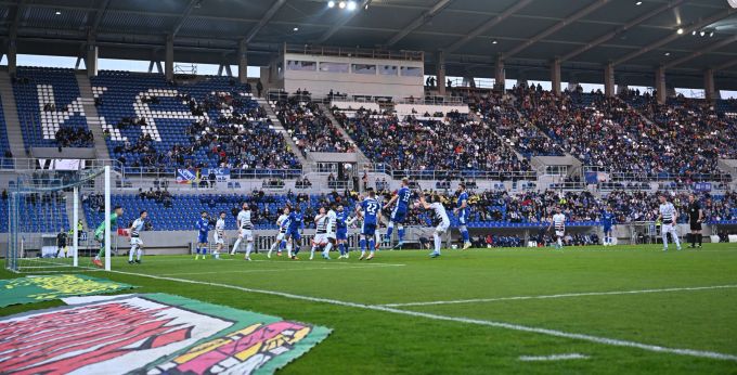 Über 3000 Zuschauer besuchen das Spiel zwischen dem Karlsruher SC und dem FC Basel. FC Basel