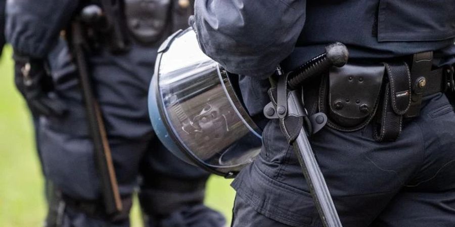 «Man sollte sich die Frage stellen, ob wirklich jede Polizeibeamtin und jeder Polizeibeamte ständig eine Schusswaffe mit sich herumtragen sollte.». Foto: Lino Mirgeler/dpa