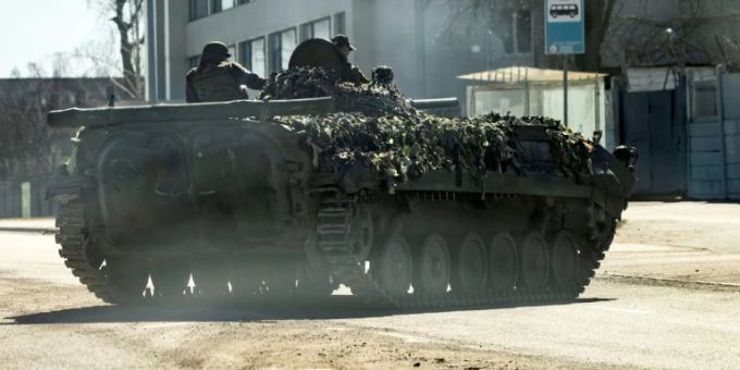 Ukrainisches Panzerfahrzeug in Kiew Ukrainisches Panzerfahrzeug in Kiew