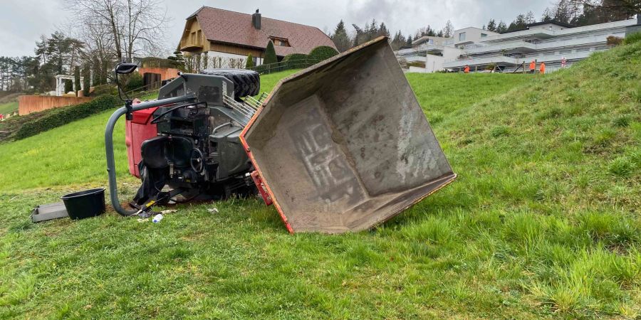 Risch Rotkreuz ZG: Selbstunfall mit einem Baustellenfahrzeug