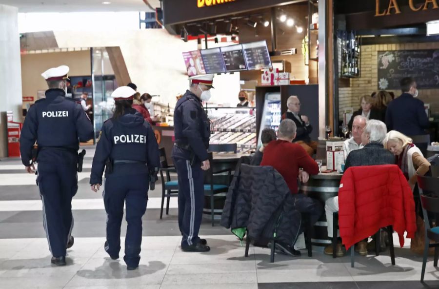Seit gestern Dienstag brauchen Österreicher fürs Shoppen einen 2G-Nachweis.