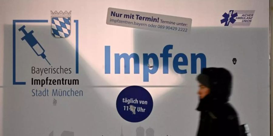 Die Impfzentren in Deutschland sollen das ganze Jahr 2022 geöffnet bleiben. Foto: Peter Kneffel/dpa