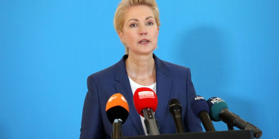 Manuela Schwesig (SPD), Ministerpräsidentin von Mecklenburg-Vorpommern, spricht auf einer Pressekonferenz.