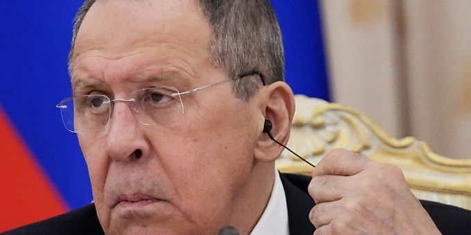 Sergej Lawrow, Aussenminister von Russland, Die russische Führung hat das Handeln des Westens erneut mit Begrifflichkeiten aus dem Zweiten Weltkrieg kritisiert. Foto: Alexander Zemlianichenko/Pool AP/dpa lawrow