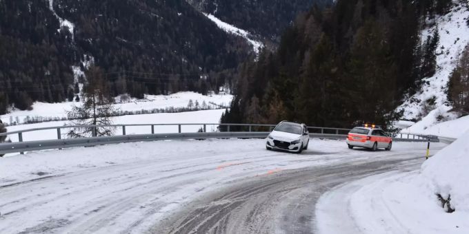 Der Sachschaden an den beiden Fahrzeugen beträgt rund fünfzehntausend Franken. Unfall