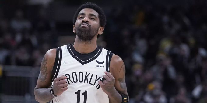 Kyrie Irving ist nach einem Treffer für die Brooklyn Nets zufrieden. Kyrie Irving
