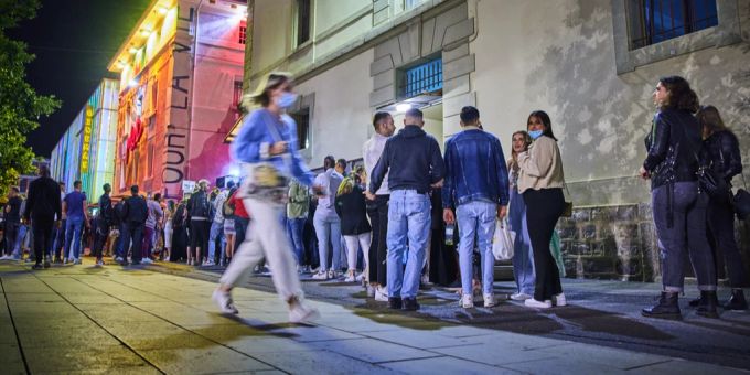 In der Schweiz kehrt mit den Lockerungen im Kampf gegen das Coronavirus ein Stück Normalität zurück. Coronavrirus