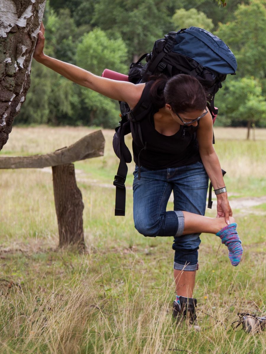 Frau Wanderin Wollsocken Schuhe