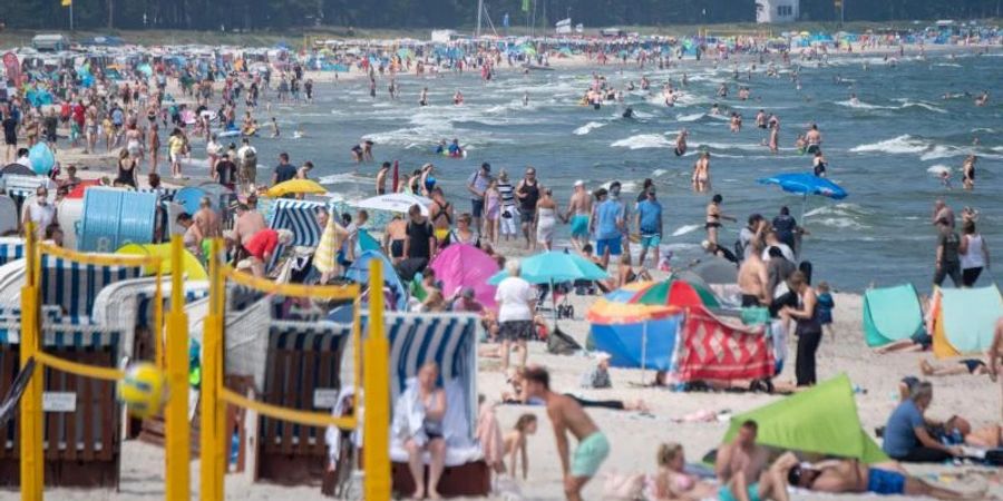 Strand auf Rügen: Die Reiselust der Deutschewn ist so gross wie seit langem nicht. Foto: Stefan Sauer/dpa