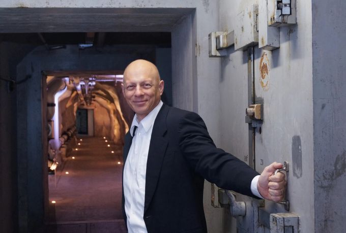 Datenschutzexperte Tobias Christen von DSwiss hat mit seiner Firma u.a. für Grossbanken wie die UBS Datensafes programmiert. DSwiss Tobias Christen Datenschutz