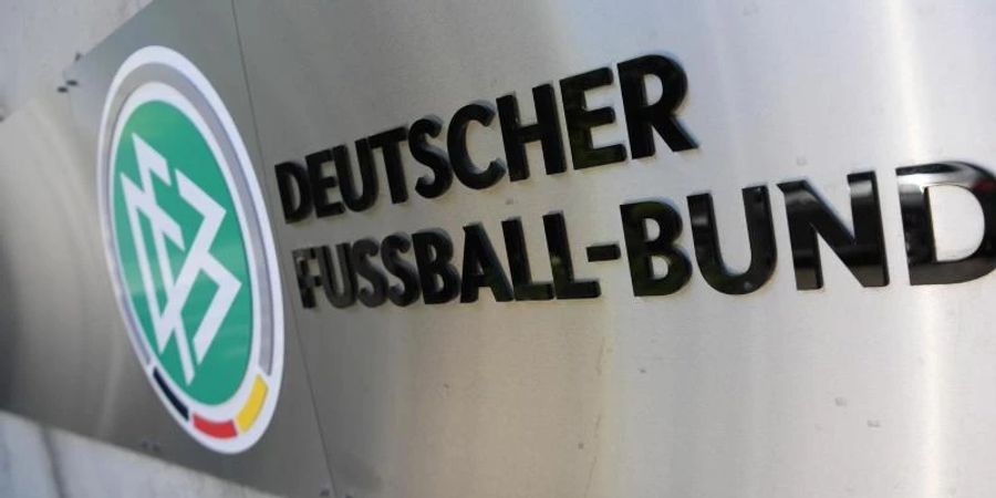 Am Freitag wird der neue DFB-Präsident gewählt. Foto: Arne Dedert/dpa