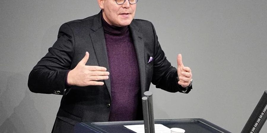 CDU-Gesundheitspolitiker Tino Sorge spricht während einer Debatte im Bundestag. Foto: Michael Kappeler/dpa