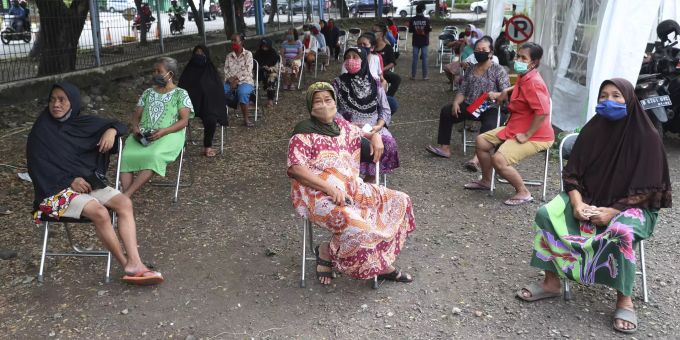 Jakarta Coronavirus - Toilettendienst für Regelbrecher