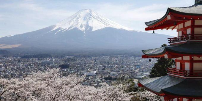 Über den heiligen Berg Fuji, ein beliebtes Touristenziel in Japan, wurde ein Kletterverbot verhängt. fuji