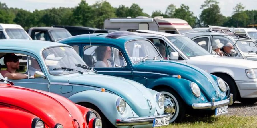 In Deutschland sind erstmals eine halbe Million zugelassene Oldtimer unterwegs. Foto: Hauke-Christian Dittrich/dpa