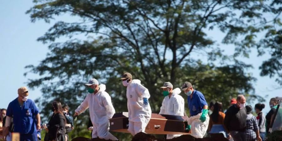 Brasilien hat die Marke von einer Million Infizierten durchbrochen. Foto: Paulo Lopes/ZUMA Wire/dpa