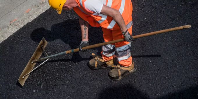 Die Mittelgäustrasse in Kappel muss saniert werden. (Symbolbild) Sanierung Strasse Kappel Baustelle