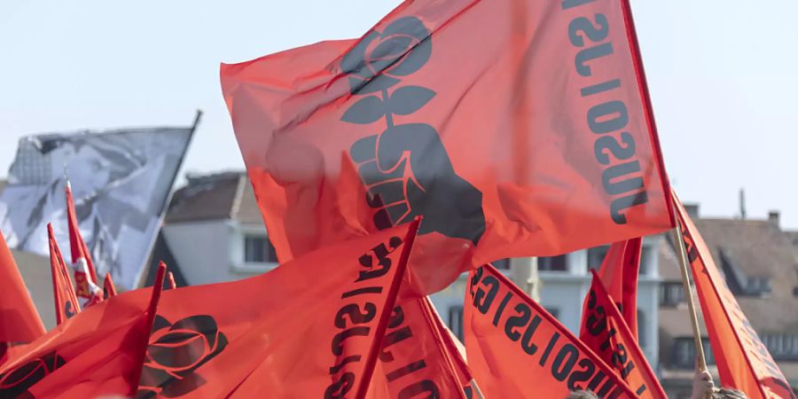 Wegen Coronavirus-Pandemie 2020 nicht zu sehen: Ein Demonstrationszug, hier am 1. Mai 2019 in Basel. (Archivbild)