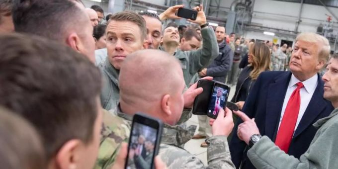 US-Präsident Donald Trump bei einem Besuch auf dem Stützpunkt der US-Luftwaffe in Ramstein. Foto: Shealah Craighead/White House /dpa Trump