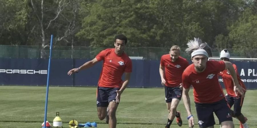 Spieler von RB Leipzig laufen bei einer Trainingseinheit. Foto: -/RB Leipzig/dpa