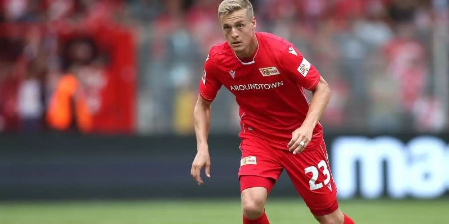 Sieht den Bundesliga-Re-Start auch durchaus kritisch: Union-Profi Felix Kroos. Foto: Andreas Gora/dpa