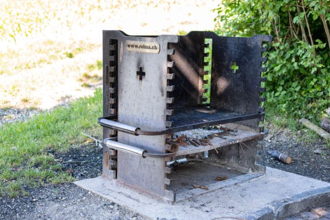 Die Grillstelle vor dem Villmerger Wald.