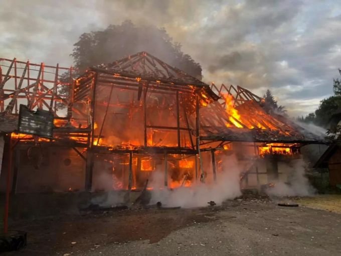 Die Höhe des Sachschadens ist noch nicht klar. Verletzt wurde niemand. Brand in Urtenen-Schönbühl
