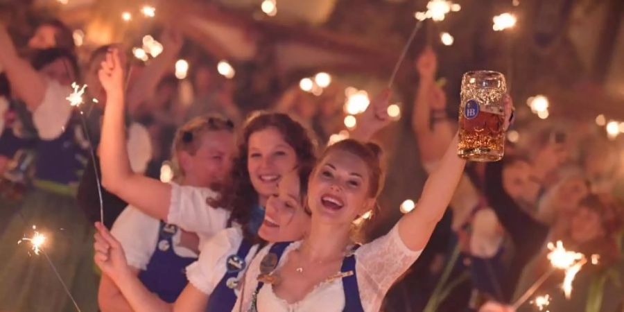 Das Oktoberfest steht wegen Corona vor der Absage. Foto: Felix Hörhager/dpa