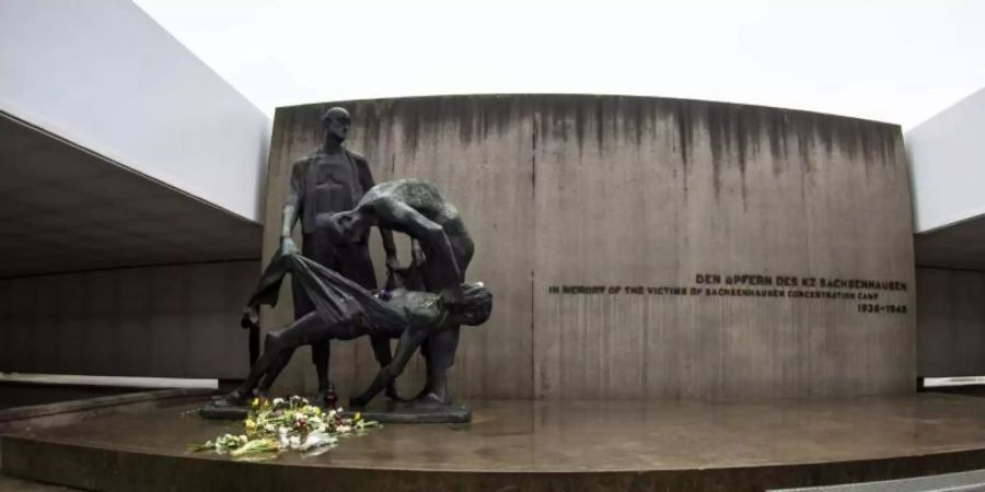 Das Denkmal erinnert «den Opfern des KZ Sachsenhausen» in der Gedenkstätte Sachsenhausen bei Oranienburg. Foto: Paul Zinken/dpa/ZB