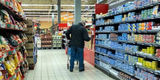 Verbraucher im Supermarkt Verbraucher im Supermarkt