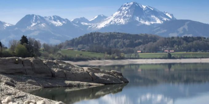 Blick auf den Greyerzersee. Greyerzersee