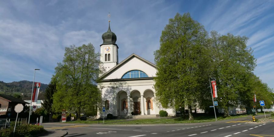 Die Pfarrkirche St. Martin in Galgenen.