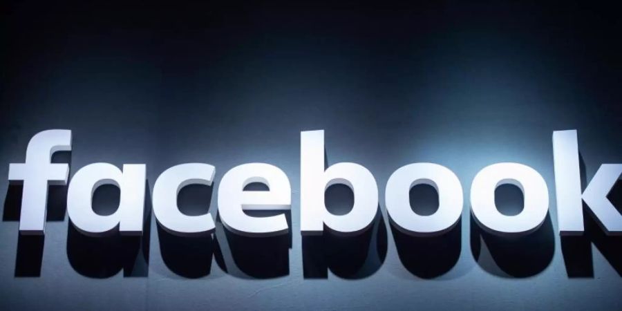 Das Logo von Facebook auf der Videospielmesse Gamescom. Foto: Christophe Gateau/dpa