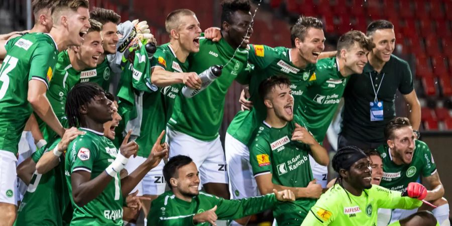 Der FC St.Gallen hat nach dem 2 : 1-Sieg gegen Xamax Grund zum Jubeln.