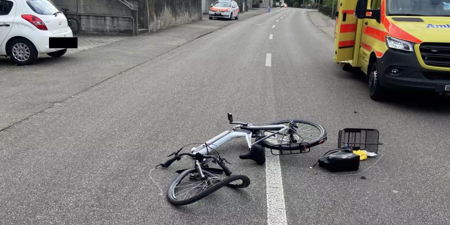 E-Bike-Lenkerin kollidiert mit Personenwagen