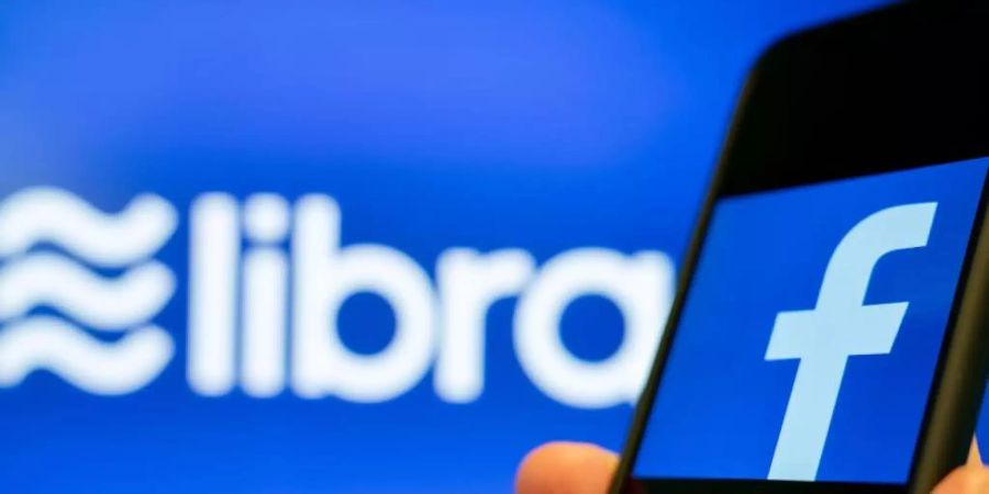 Nach dem starken Gegenwind von Politik und Zentralbanken gibt es bei der Digitalwährung Libra einschneidende Änderungen. Foto: Kay Nietfeld/dpa