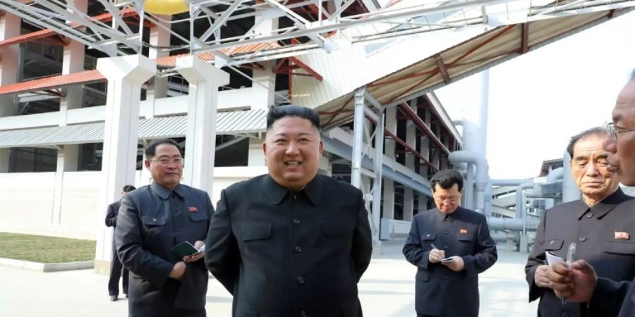 Kim bei seinem Auftritt in einer Düngemittel-Fabrik