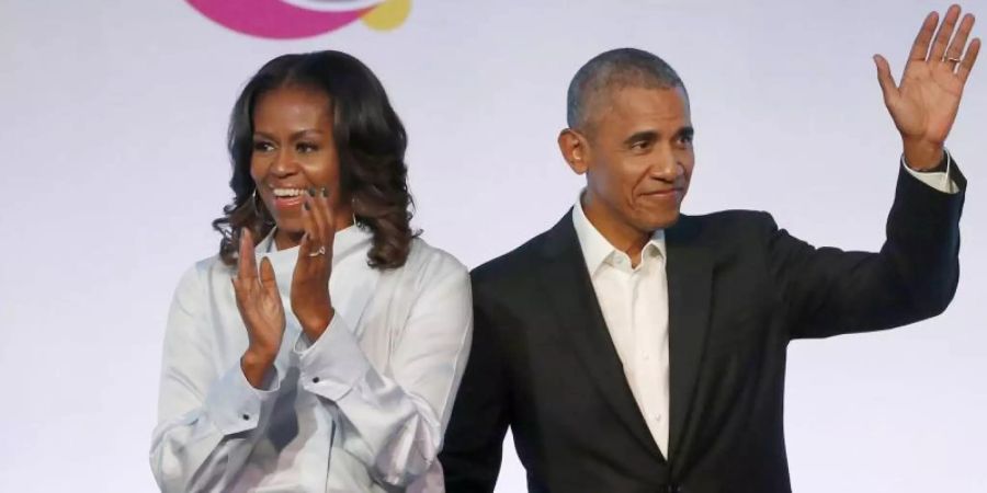 Auch Barack Obama und seine Frau Michelle gratulierten den Absolventen online. Foto: Charles Rex Arbogast/AP/dpa/Archiv