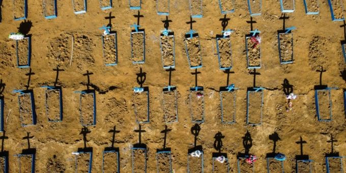 Friedhof in Manaus, auf dem viele Corona-Opfer beerdigt sind Friedhof in Manaus, auf dem viele Corona-Opfer beerdigt sind