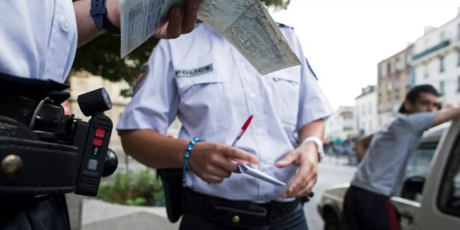 Familie wirft Pariser Polizisten «Mord» am Eiffelturm vor