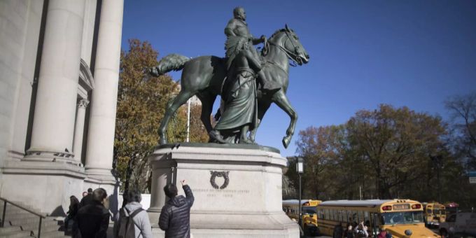 Die Statue von Präsident Roosevelt vor dem naturhistorischen Museum in New York Roosevelt Statue