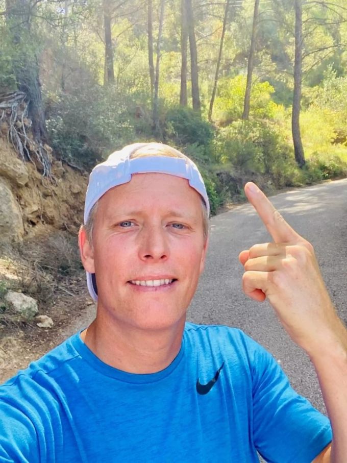 Beim Joggen während der Ausgangsperre wurde er von der spanischen Polizei erblickt – und flüchtete. gregory knie