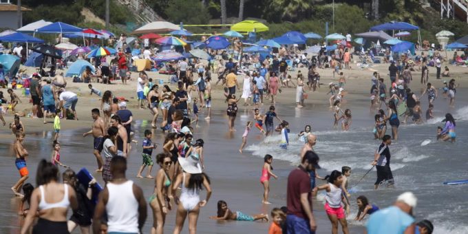 Menschen in den USA feiern den «Memorial Day» am Strand. lake of the ozarks