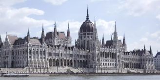 Beschluss - Ungarns Parlament billigt Austritt aus Weltstrafgericht