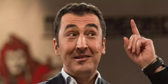 Cem Ödzemir, Bundesvorsitzender von Bündnis 90/Die Grünen, spricht 2015 vor dem Narrengericht als Verteidiger des damaligen Kanzleramtschefs Altmaier (CDU). Foto: Patrick Seeger/dpa Cem Ödzemir, Bundesvorsitzender von Bündnis 90/Die Grünen, spricht 2015 vor dem Narrengericht als Verteidiger des damaligen Kanzleramtschefs Altmaier (CDU). Foto: Patrick Seeger/dpa