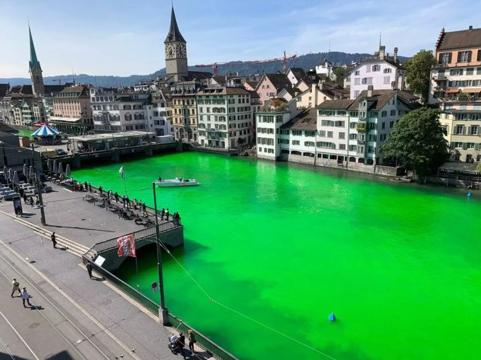 Aktivisten von Extinction Rebellion färbten im September einen Teil der Limmat giftgrün. Limmat