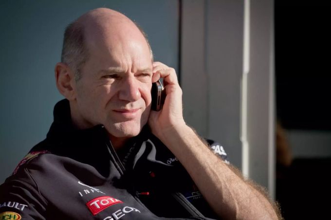 Star-Ingenieure wie Red-Bull-Aerodynamik-Genie Adrian Newey würden als einer von drei Top-Mitarbeitern nicht unter die Kostenbremse fallen. Formel 1 2021